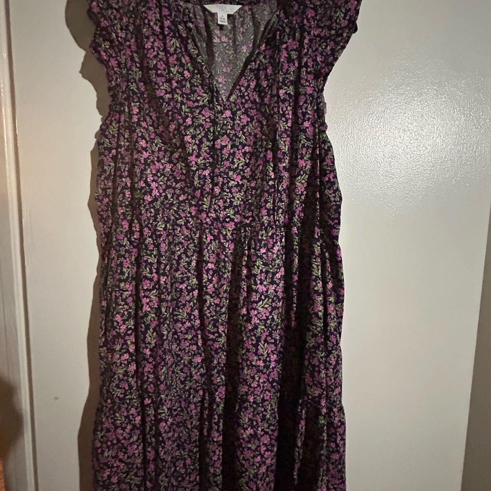 Summer dress. Pretty flowered dress for hot days.